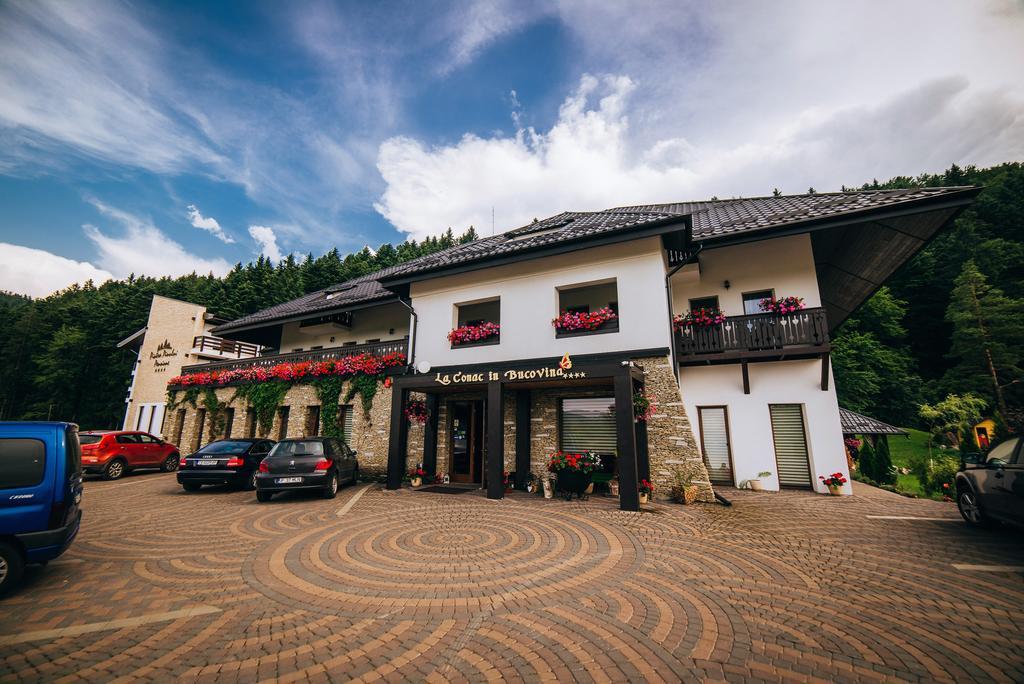 Отель La Conac In Bucovina Гура-Гуморулуй Экстерьер фото