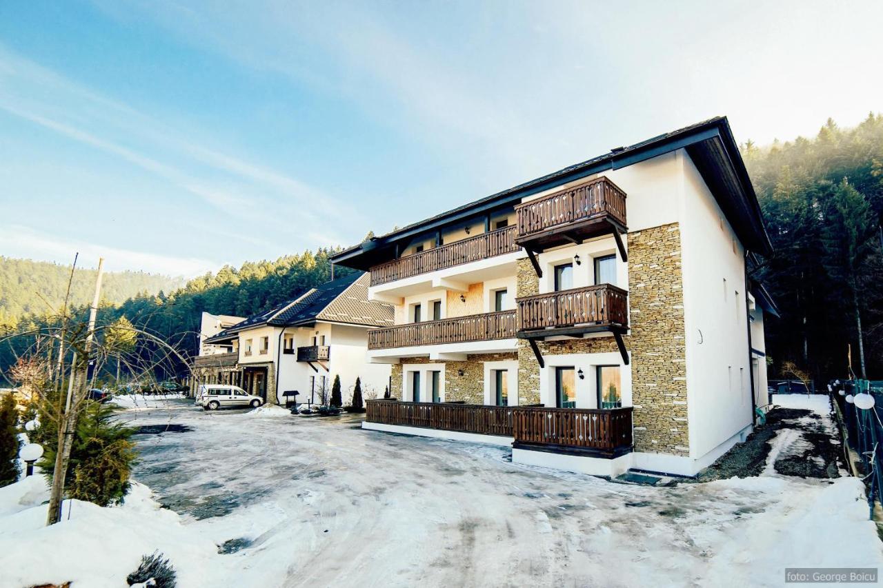 Отель La Conac In Bucovina Гура-Гуморулуй Экстерьер фото